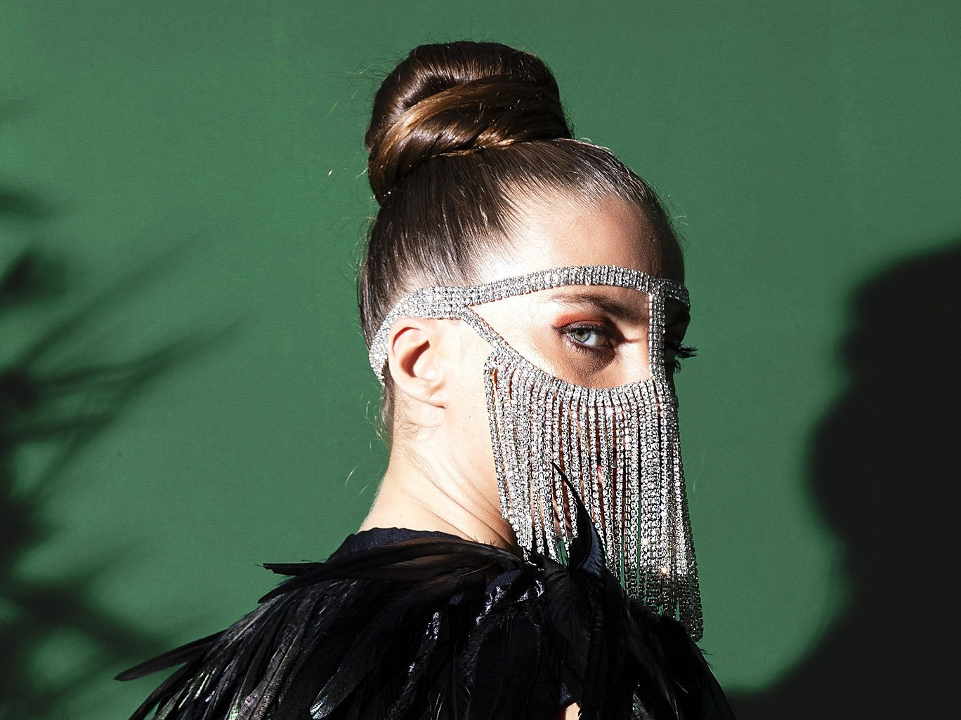 Taşlı Saçaklı Maske