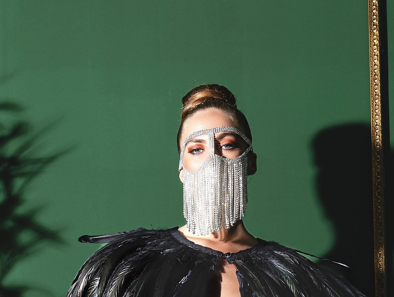 Taşlı Saçaklı Maske