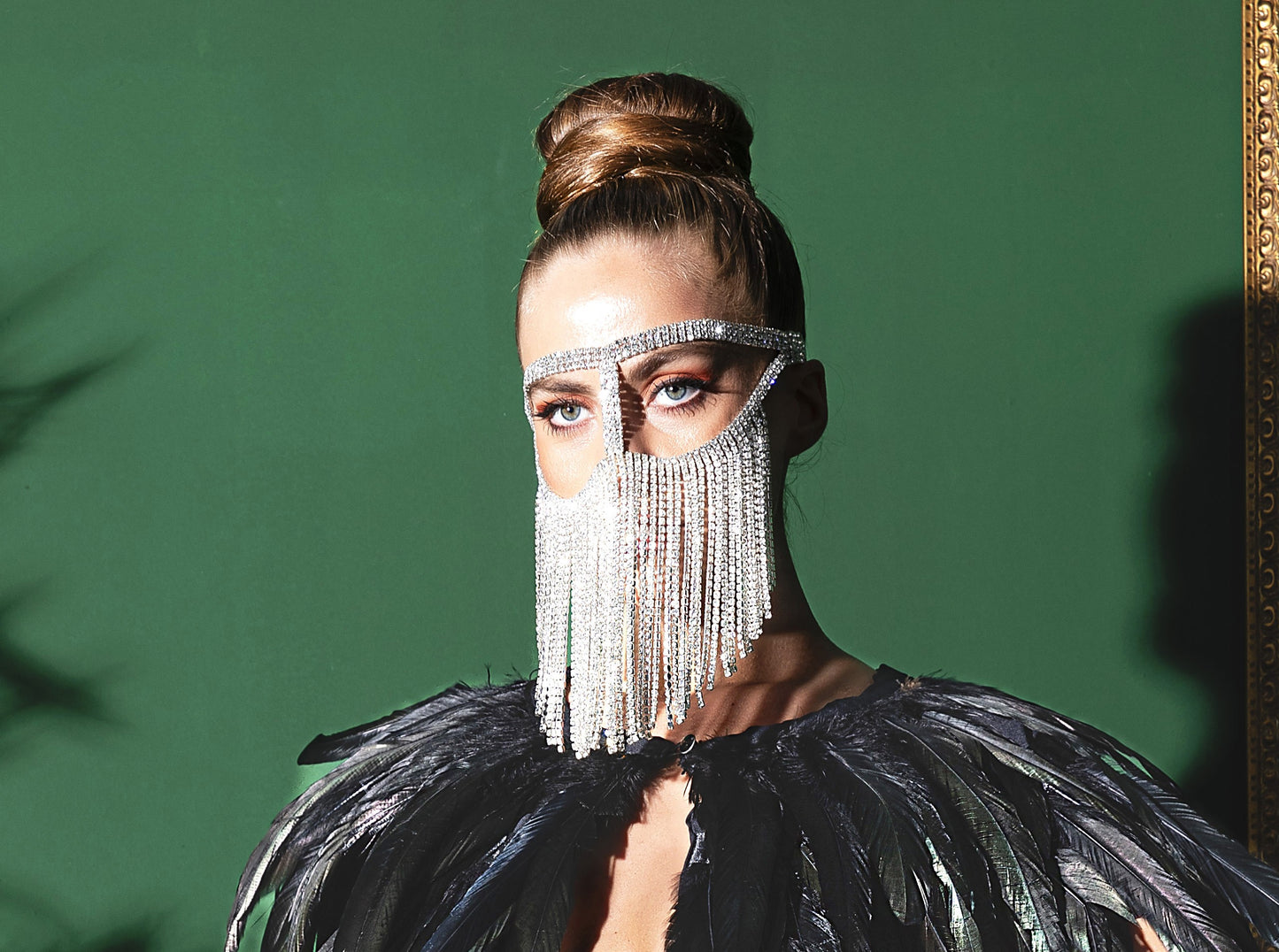 Taşlı Saçaklı Maske