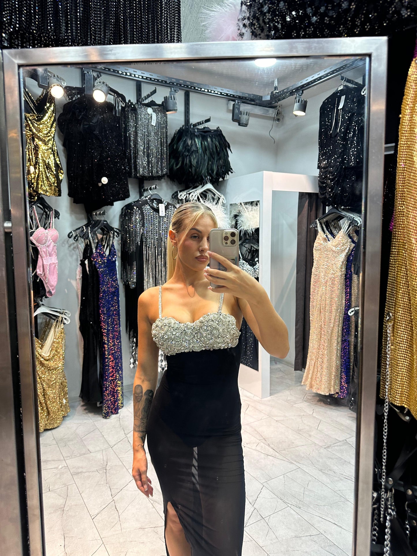 Sütyen İşlemeli Tül Elbise