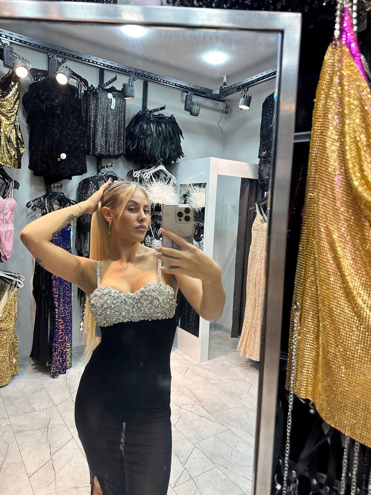 Sütyen İşlemeli Tül Elbise