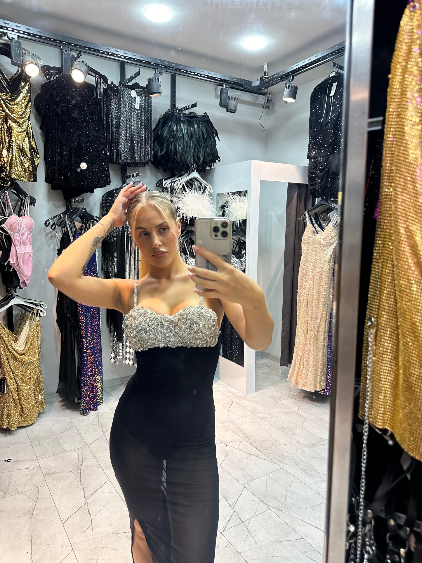 Sütyen İşlemeli Tül Elbise