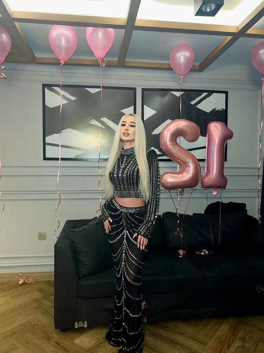 Vatkalı Taşlı Transparan Tül Takım Gece Elbisesi giyen model, VOYEUR